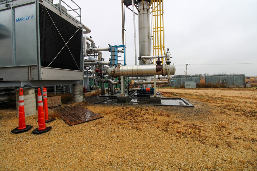 More Photos Of 5640 44th Ave S, Clinton Office For Sale