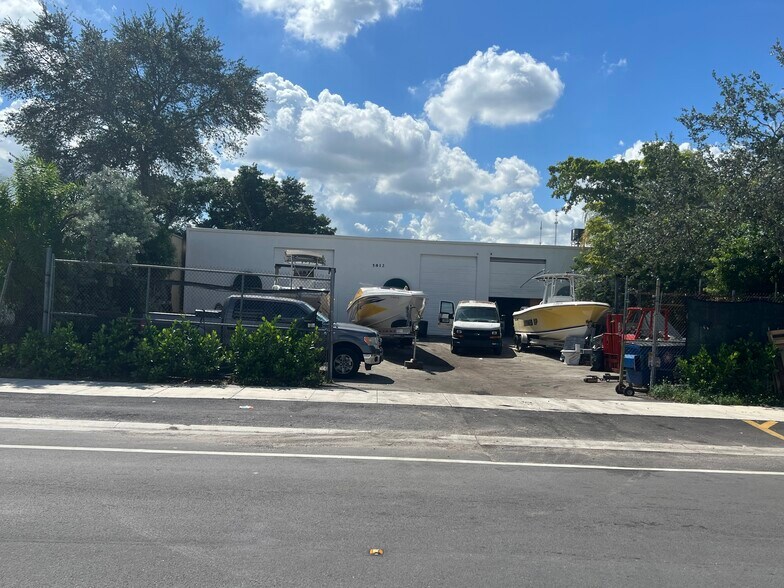 More Photos Of 5812 SW 25th St, West Park Warehouse For Sale