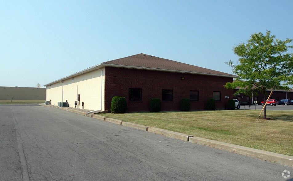 6514 Basile Rowe, East Syracuse, NY 13057 Flex/R&D For Lease