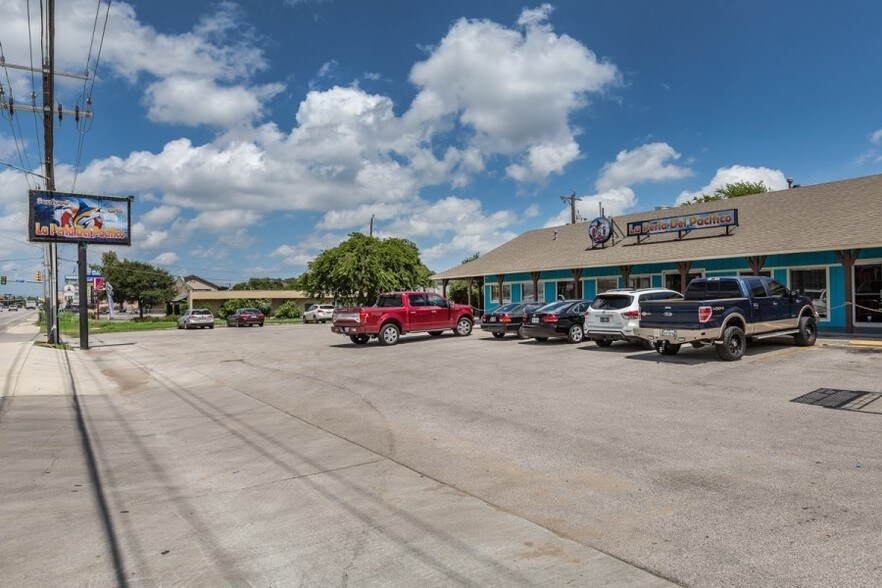 More Photos Of 7911 Culebra Rd, San Antonio Restaurant For Sale