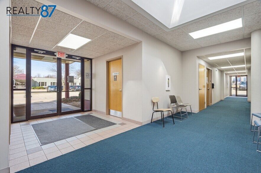 More Photos Of 3100 E Ave NW, Cedar Rapids Office For Lease