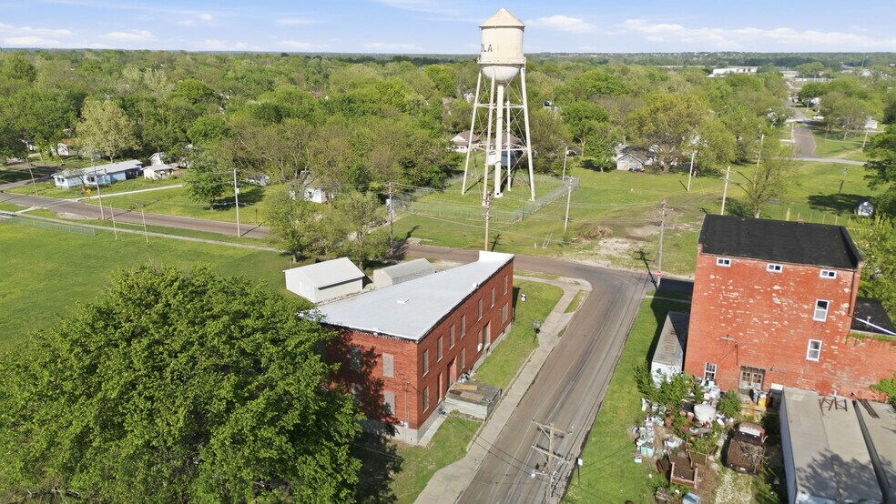 More Photos Of 512 Monroe st, Iola Loft Creative Space For Sale