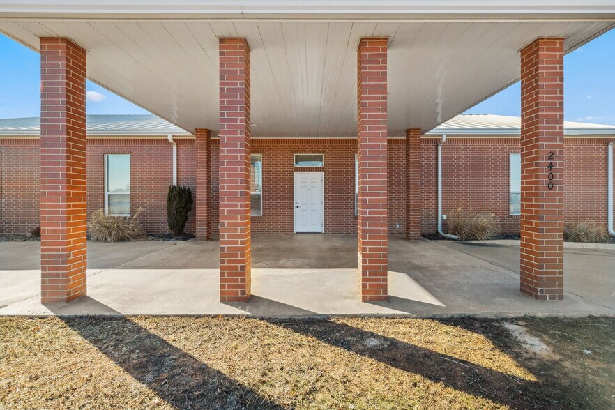 More Photos Of 2402 S 29th St, Chickasha Office For Sale