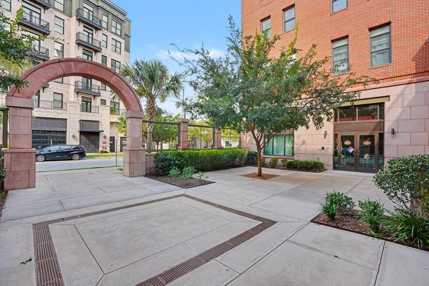 More Photos Of 630 Indian St, Savannah Apartments For Lease