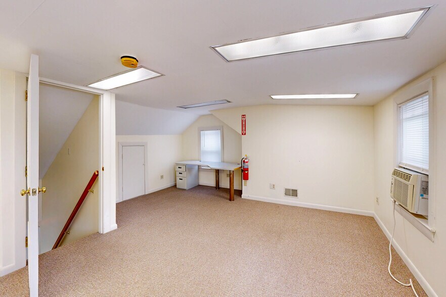 More Photos Of 17 Lark Ave, Saugus Office For Lease