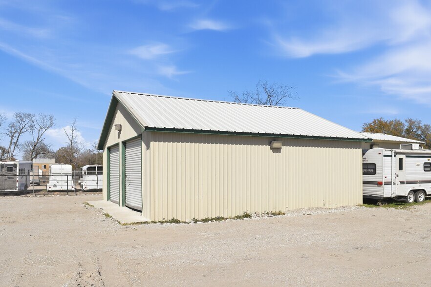 More Photos Of 12115 West Dr, Cypress Land For Lease