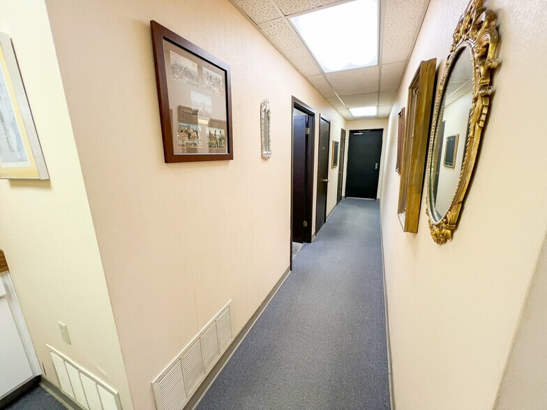 More Photos Of 1001-1009 W Industrial Ave, Midland Warehouse For Sale