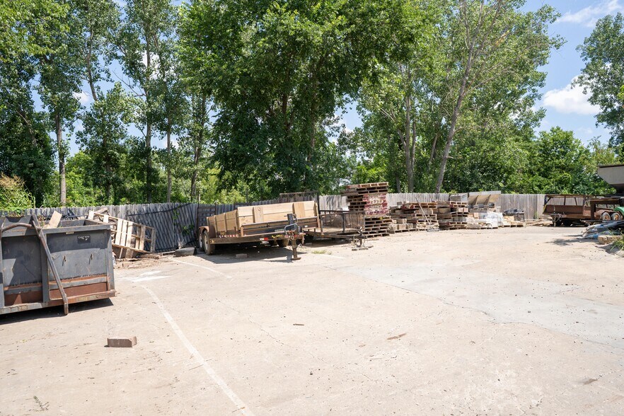 More Photos Of 15640 US 40 Hwy, Kansas City Freestanding For Sale