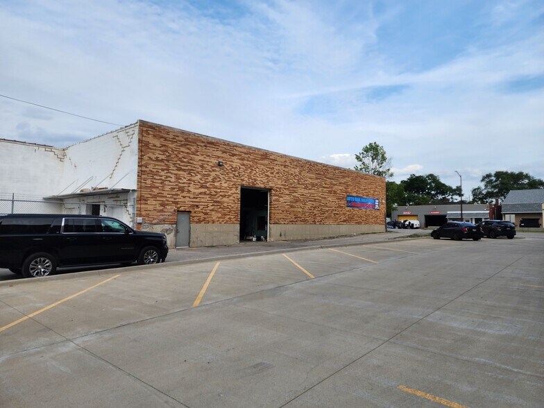 More Photos Of 227-241 S River St, Aurora Warehouse For Lease