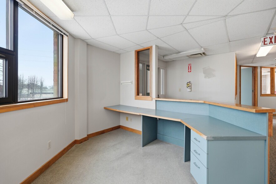 More Photos Of 149 N Murray St, Quinte West Office For Sale