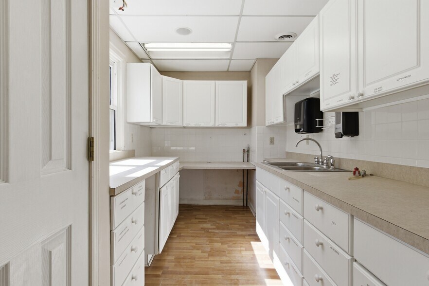 More Photos Of 1910 Virginia Ave, Connersville Healthcare For Sale