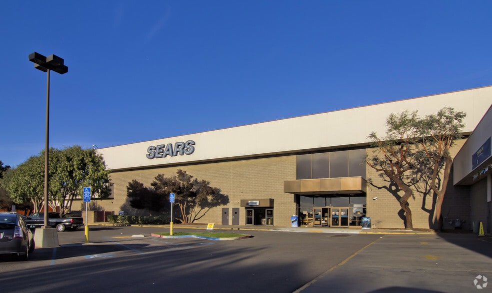 More Photos Of 1700 N Main St, Salinas Department Store For Lease