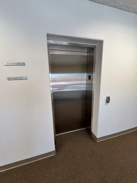 More Photos Of 6801 Isaac's Orchard Rd, Springdale Office For Lease