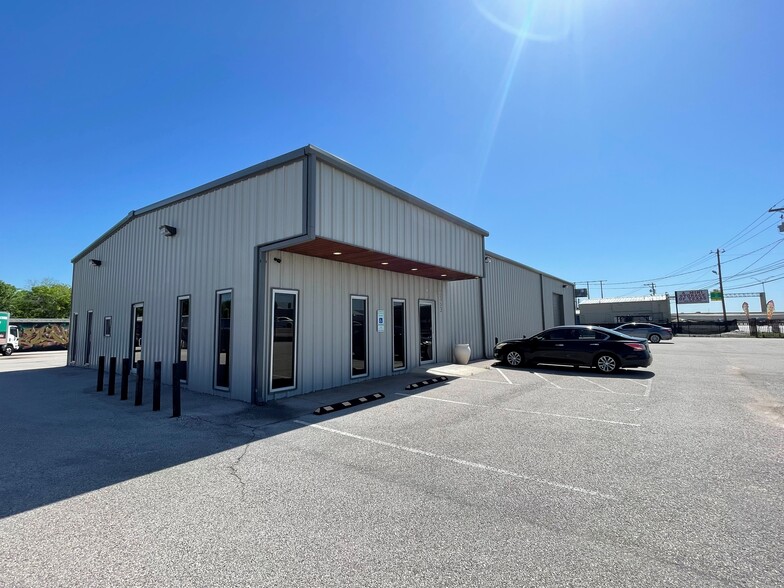 Primary Photo Of 2363 Highway 71 E, Austin Warehouse For Lease