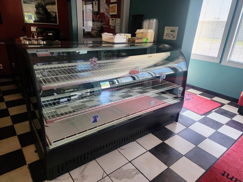 More Photos Of 8451 Ocean Gtwy, Easton Restaurant For Sale