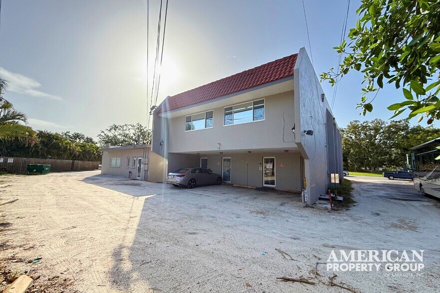 More Photos Of 3100 Southgate Cir, Sarasota Loft Creative Space For Sale