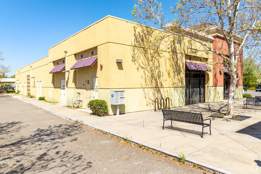 More Photos Of 9180 Harbour Point Dr, Elk Grove Freestanding For Lease