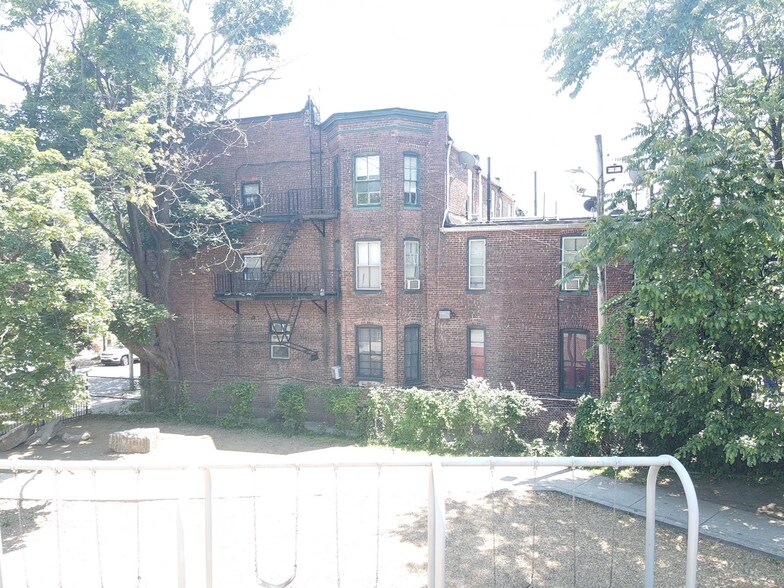 More Photos Of 2530 N Calvert St, Baltimore Office Residential For Sale
