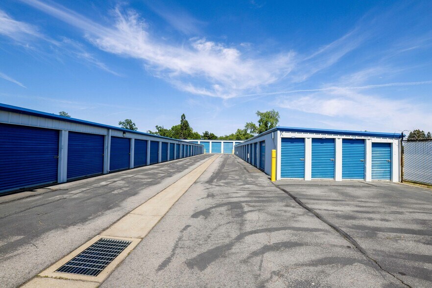More Photos Of 2410 Progress Rd, Redding Self Storage For Sale