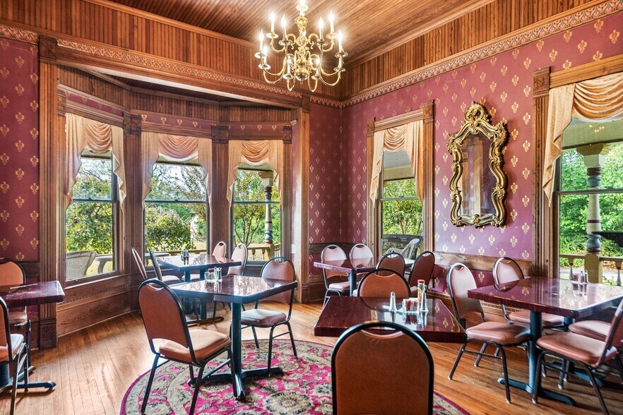 More Photos Of 323 N Main St, Swainsboro Restaurant For Sale