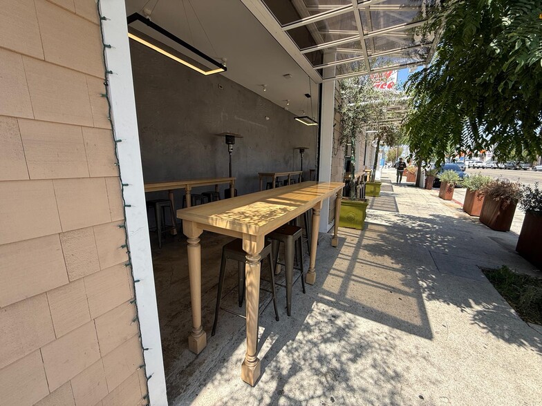 More Photos Of 401-411 Lincoln Blvd, Venice Restaurant For Lease