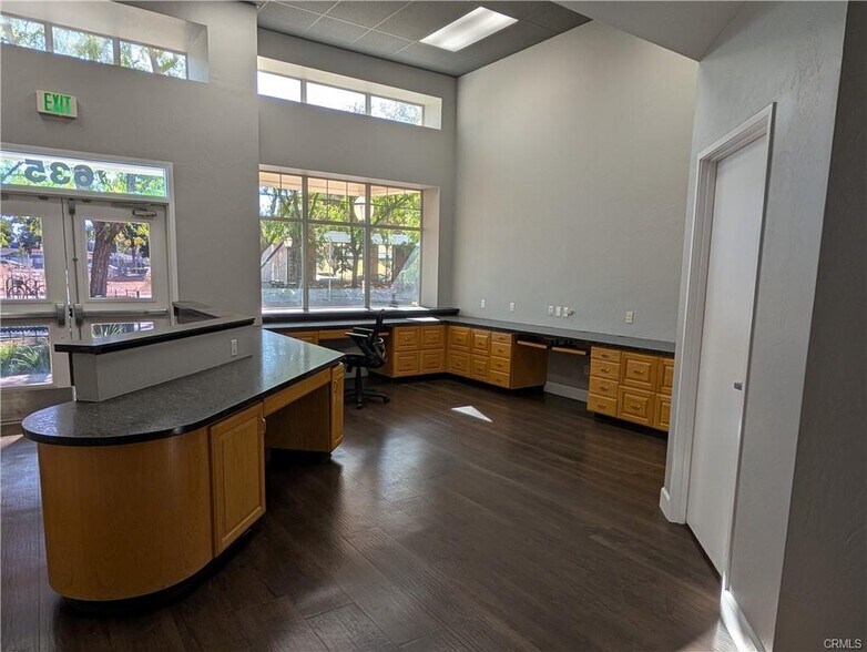 More Photos Of 635 W Main St, Merced Office For Sale