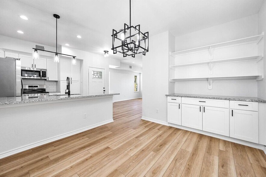 More Photos Of 2024 Hampton st, Houston Multifamily For Sale