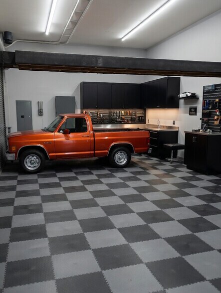 More Photos Of 18580 Ventura Blvd, Tarzana Loft Creative Space For Lease