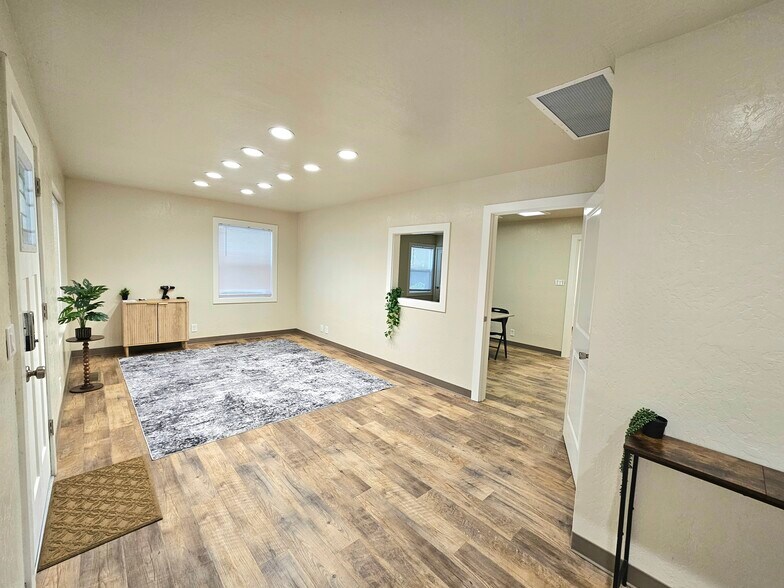 More Photos Of 18 Williamsburg Ln, Chico Office For Lease