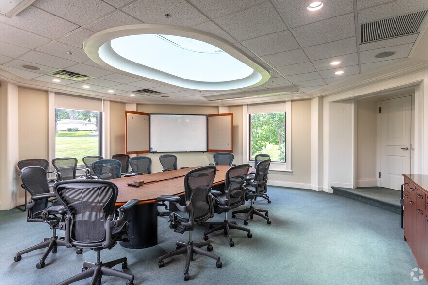 More Photos Of 153 S Main St, Newtown Medical For Lease