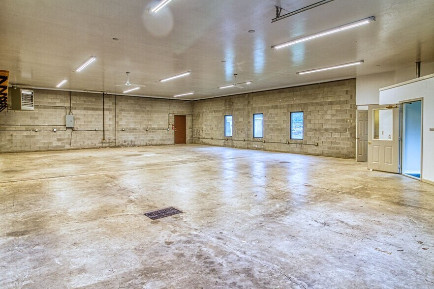 More Photos Of 2430 Dixon Ave, Missoula Warehouse For Lease