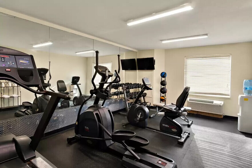 More Photos Of 2855 Old Austin Peay Hwy, Memphis Hotel For Sale