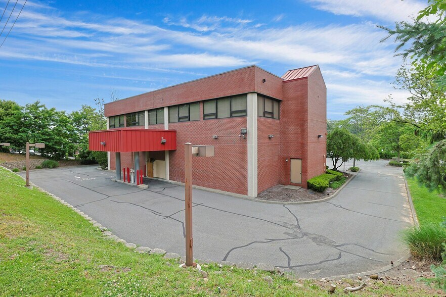 More Photos Of 1-3 Cavalry Dr, New City Storefront Retail Office For Lease