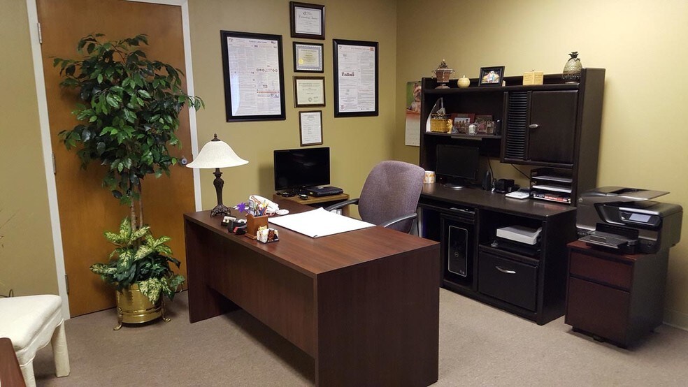 More Photos Of 6515 Clinton Hwy, Knoxville Office For Lease