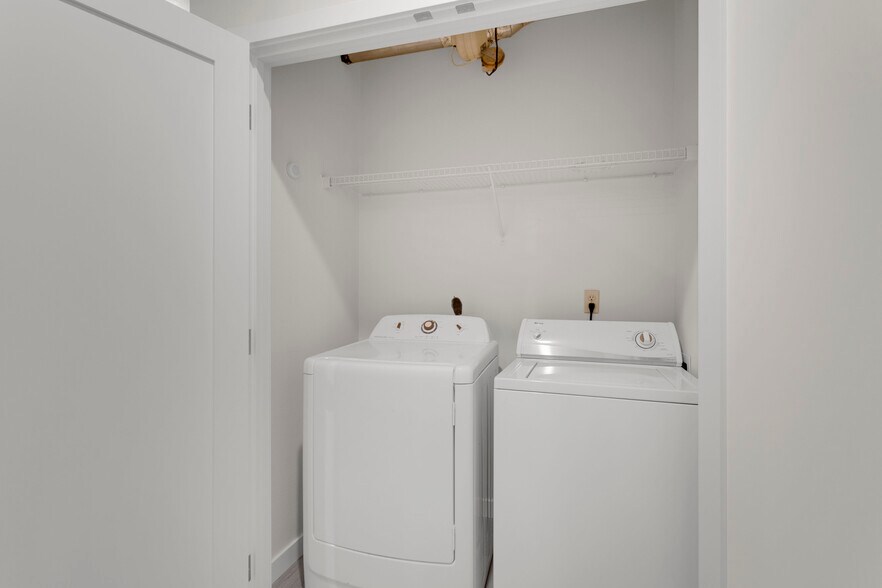 More Photos Of 287 NE 3rd St, Gresham Apartments For Sale