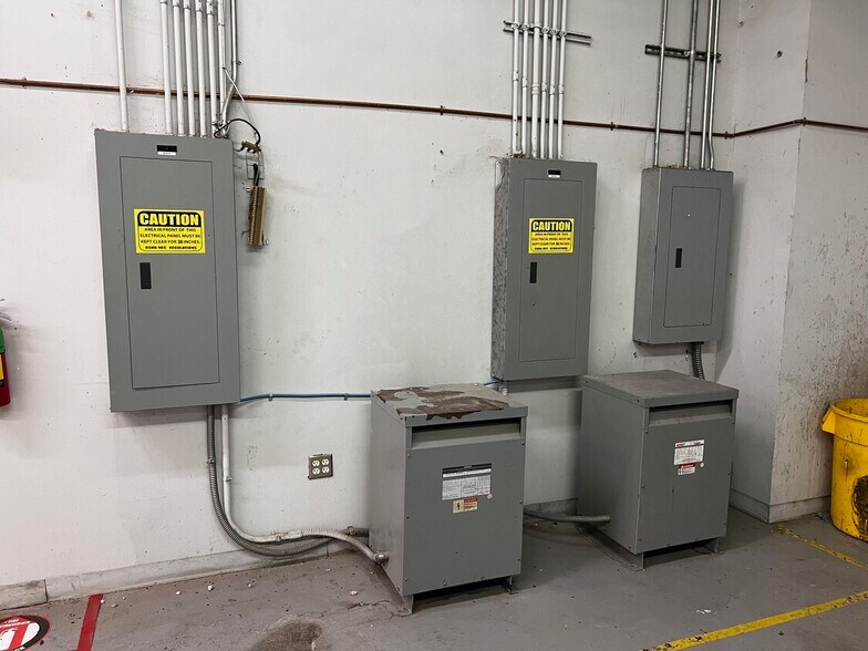 More Photos Of 1600 South Hwy 95, Bastrop Manufacturing For Sale