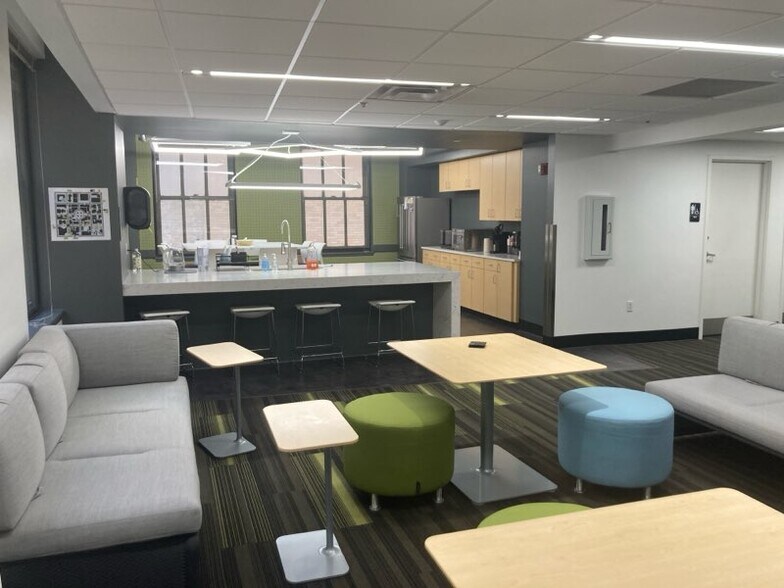 More Photos Of 16-24 N Meridian St, Indianapolis Office For Lease