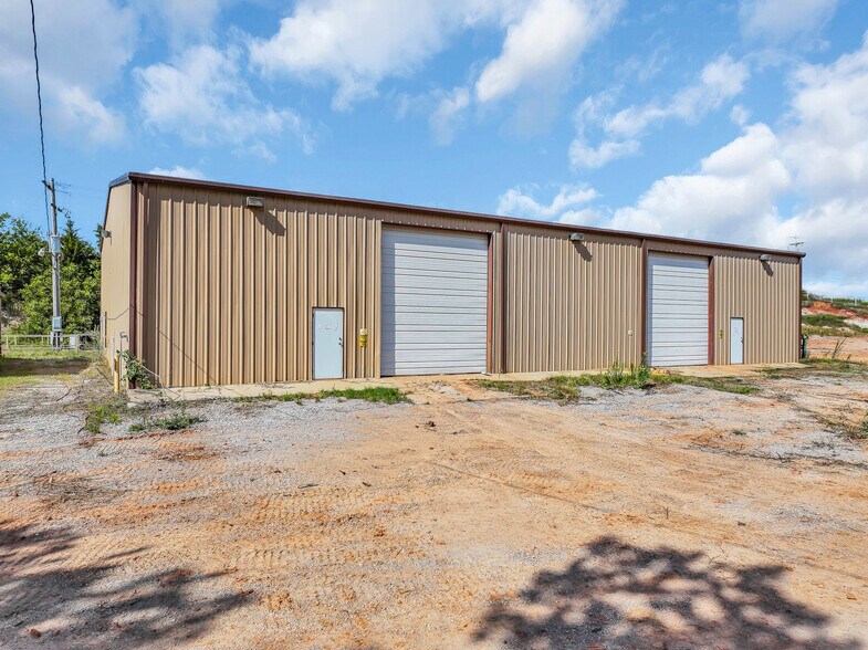 More Photos Of 10910 N County Road 3010, Lindsay Warehouse For Sale