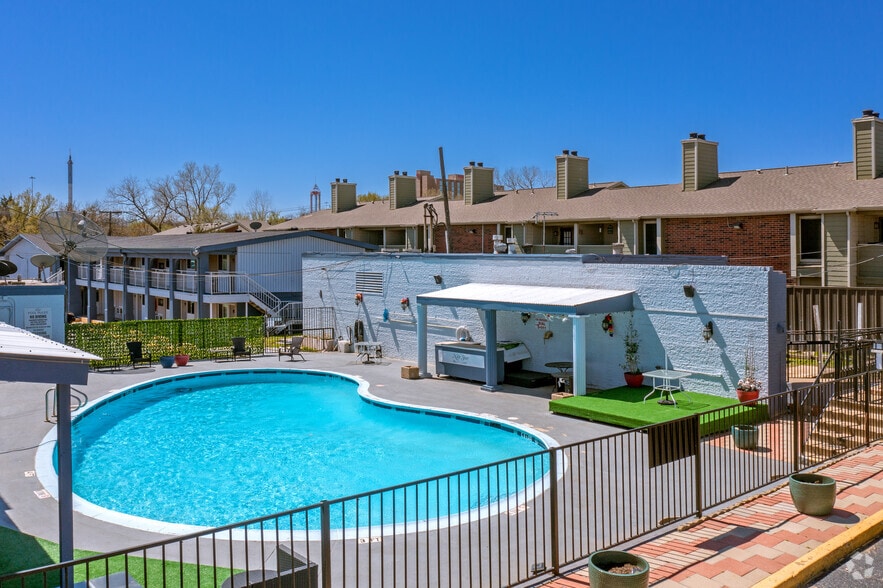 More Photos Of 1175 N Watson Rd, Arlington Hotel For Sale