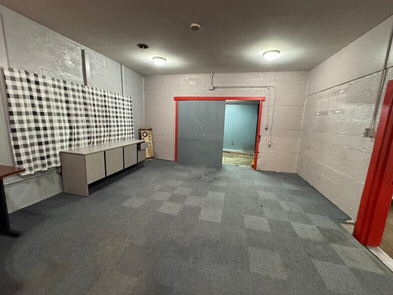 More Photos Of 2215 Clinton Hwy, Powell Office For Sale