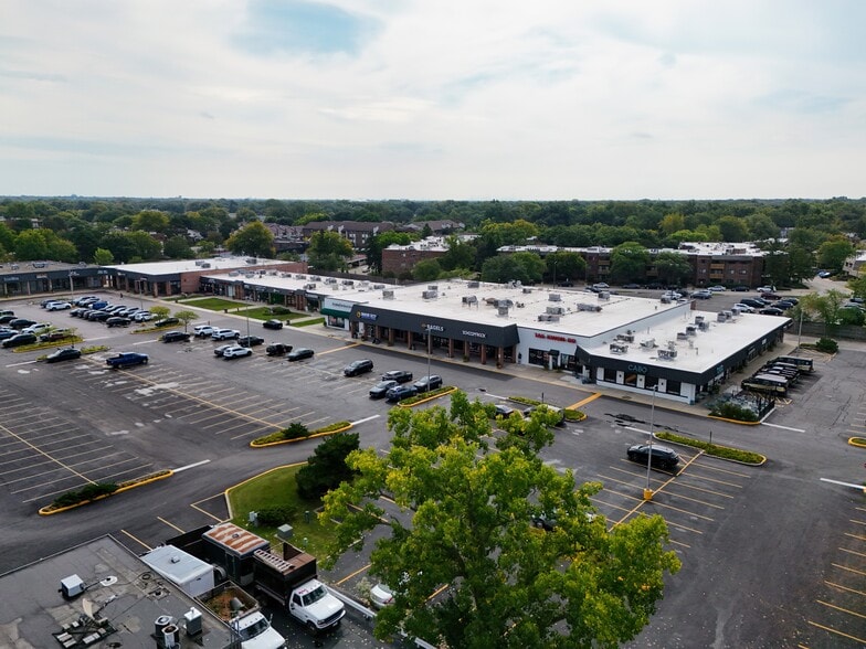 Primary Photo Of 3055-3161 Dundee Rd, Northbrook Unknown For Lease