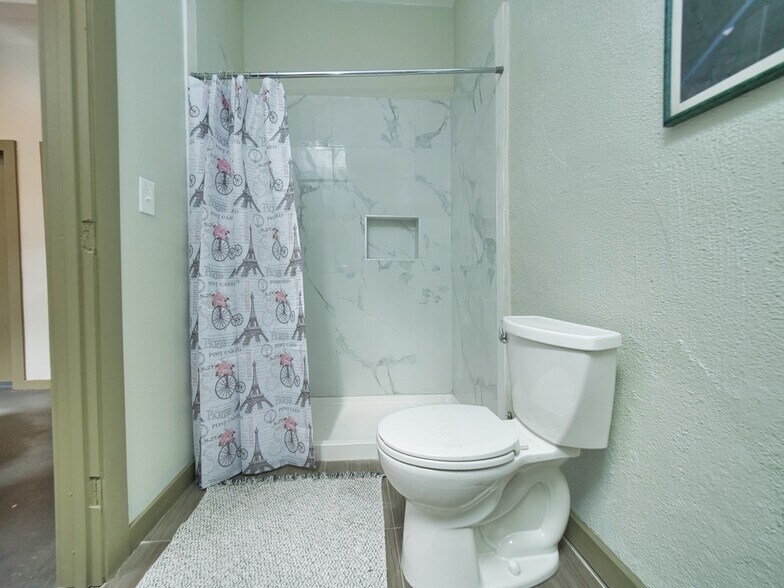 More Photos Of 9614-9616 MacArthur Blvd, Oakland Specialty For Sale