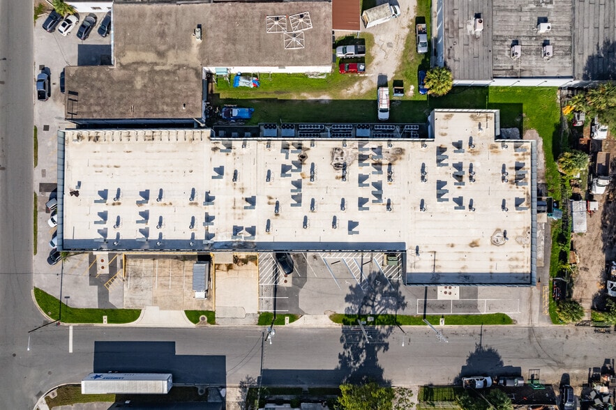 More Photos Of 18 N Dollins Ave, Orlando Warehouse For Lease