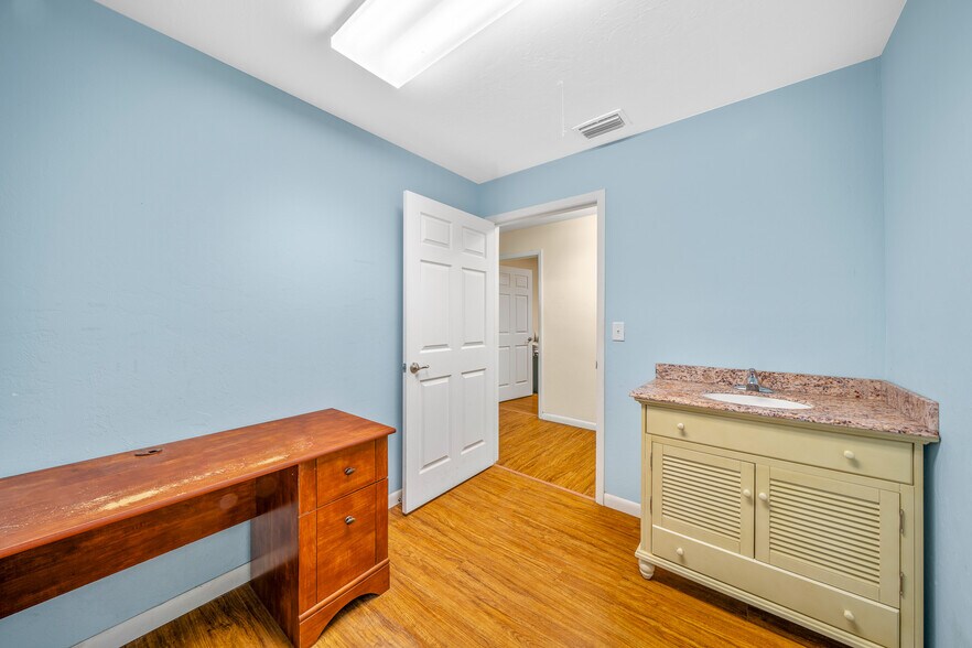 More Photos Of 1415 NW 23rd Ave, Chiefland Medical For Sale