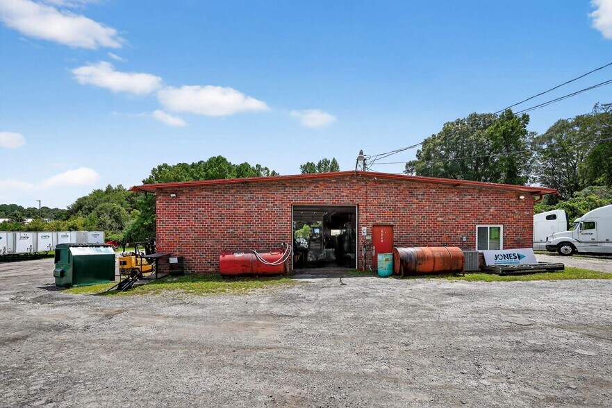 More Photos Of 6522 Landrum Ln, Union City Warehouse For Sale