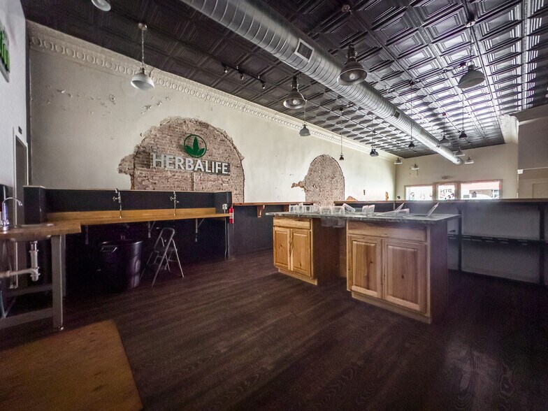 More Photos Of 122 E Choctaw Ave, Mcalester General Retail For Lease