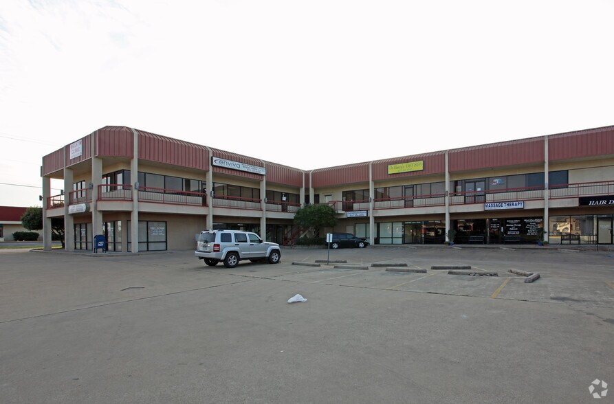 More Photos Of 1014 Ferris Ave, Waxahachie Freestanding For Lease