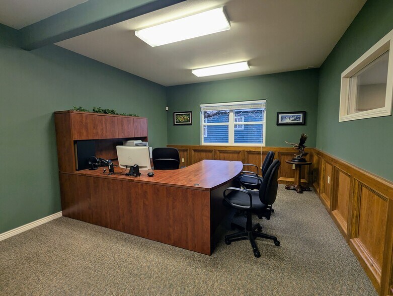 More Photos Of 1910 Island Ave, La Grande Office Residential For Lease