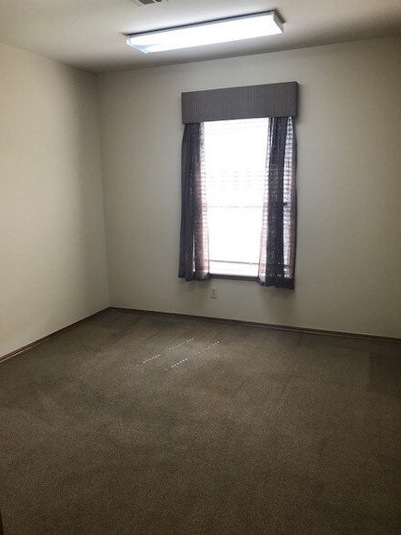 More Photos Of 417 W 18th St, Edmond Office For Lease