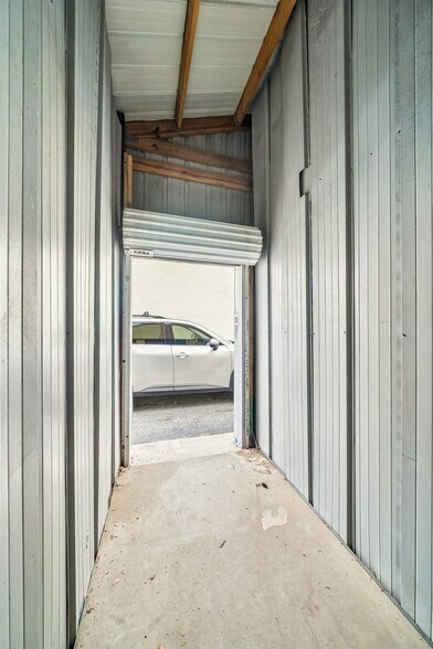 More Photos Of 1719 Signal Point Rd, Charleston Self Storage For Sale